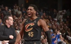 NBA：騎士14連勝，米切爾37分7三分，大勝公牛創(chuàng)歷史。