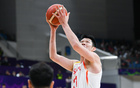 中國(guó)男籃失誤多，共21次，后衛(wèi)也有不少失誤。