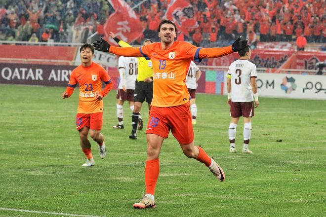三馬車進(jìn)球，泰山勝光州FC，晉級(jí)亞冠區(qū)。