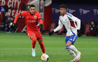 亞冠夜戰(zhàn)！海港0-1，李帥失良機(jī)，楊世元烏龍送禮。