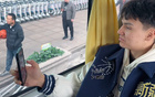 新疆男籃歸隊(duì)，球迷歡歌接機(jī)，伊福錄播，李炎哲鼓掌。