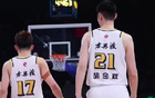 頒獎狂歡，胡金秋捧獎，孫銘徽喜開顏。
